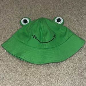 Frog hat